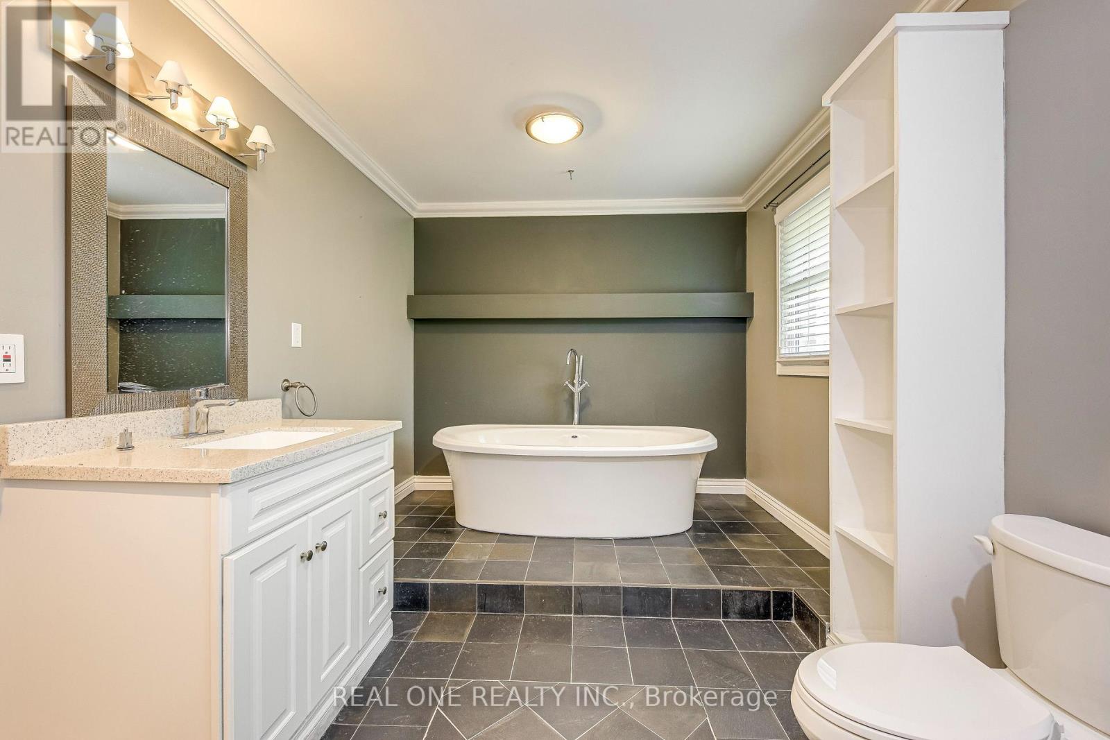 1236 Woodview Drive, Oakville, Ontario  L6M 2M4 - Photo 22 - W13879366