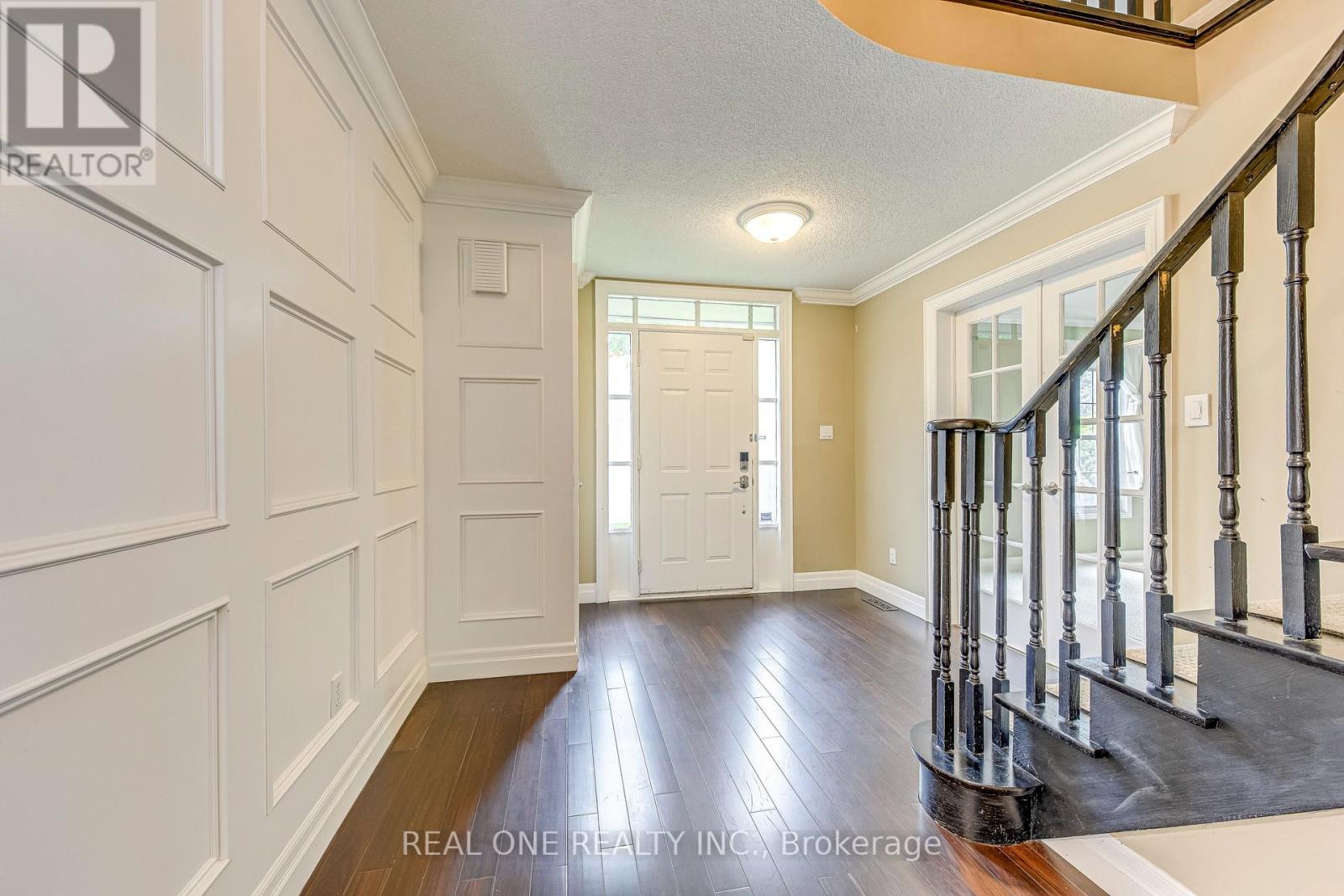 1236 Woodview Drive, Oakville, Ontario  L6M 2M4 - Photo 3 - W13879366