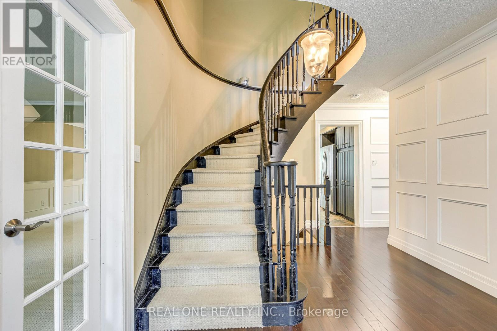 1236 Woodview Drive, Oakville, Ontario  L6M 2M4 - Photo 4 - W13879366