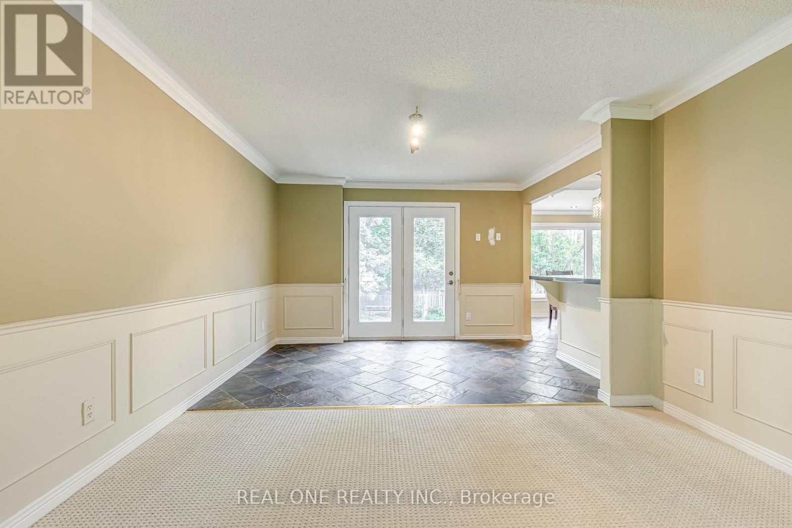 1236 Woodview Drive, Oakville, Ontario  L6M 2M4 - Photo 6 - W13879366