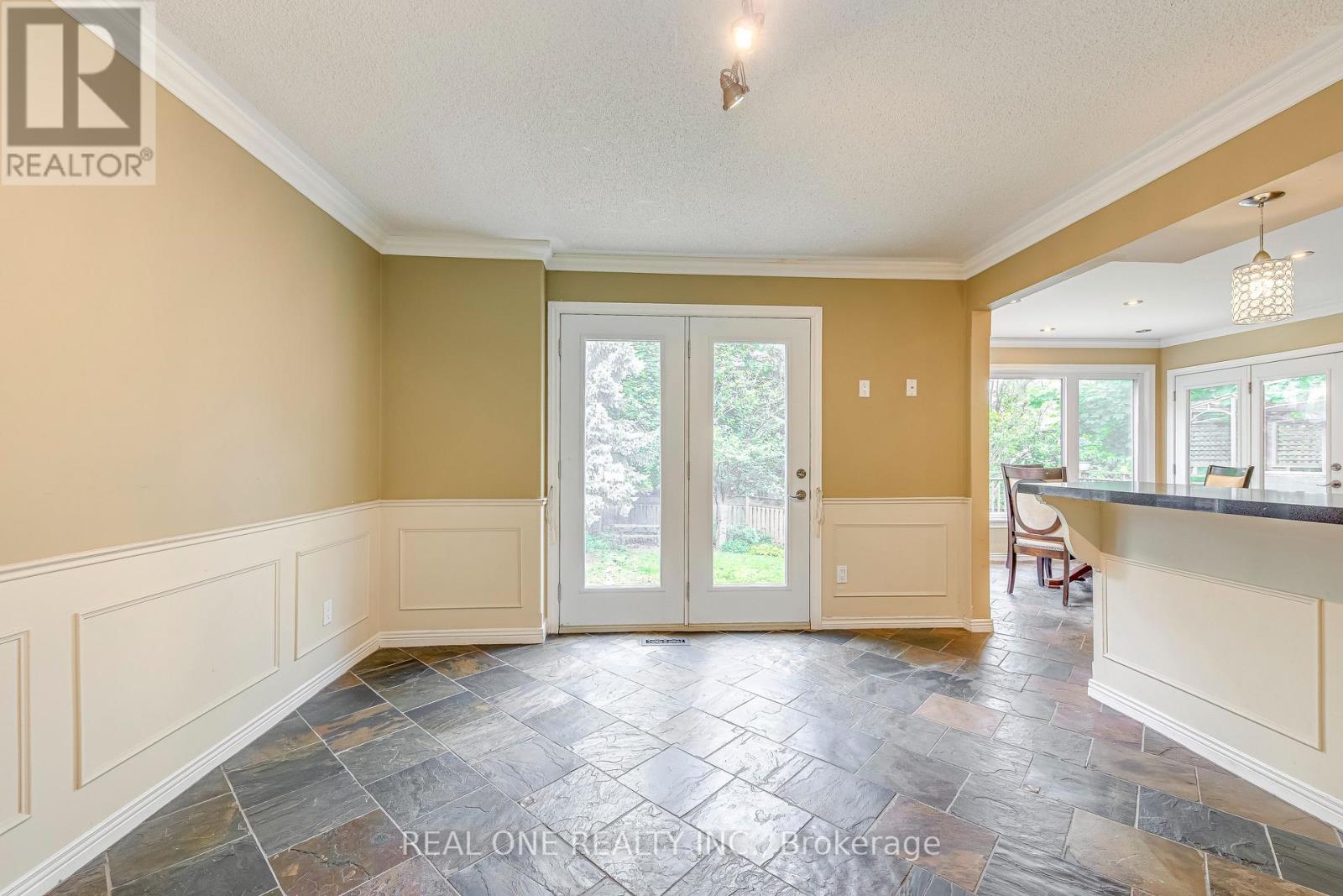 1236 Woodview Drive, Oakville, Ontario  L6M 2M4 - Photo 7 - W13879366