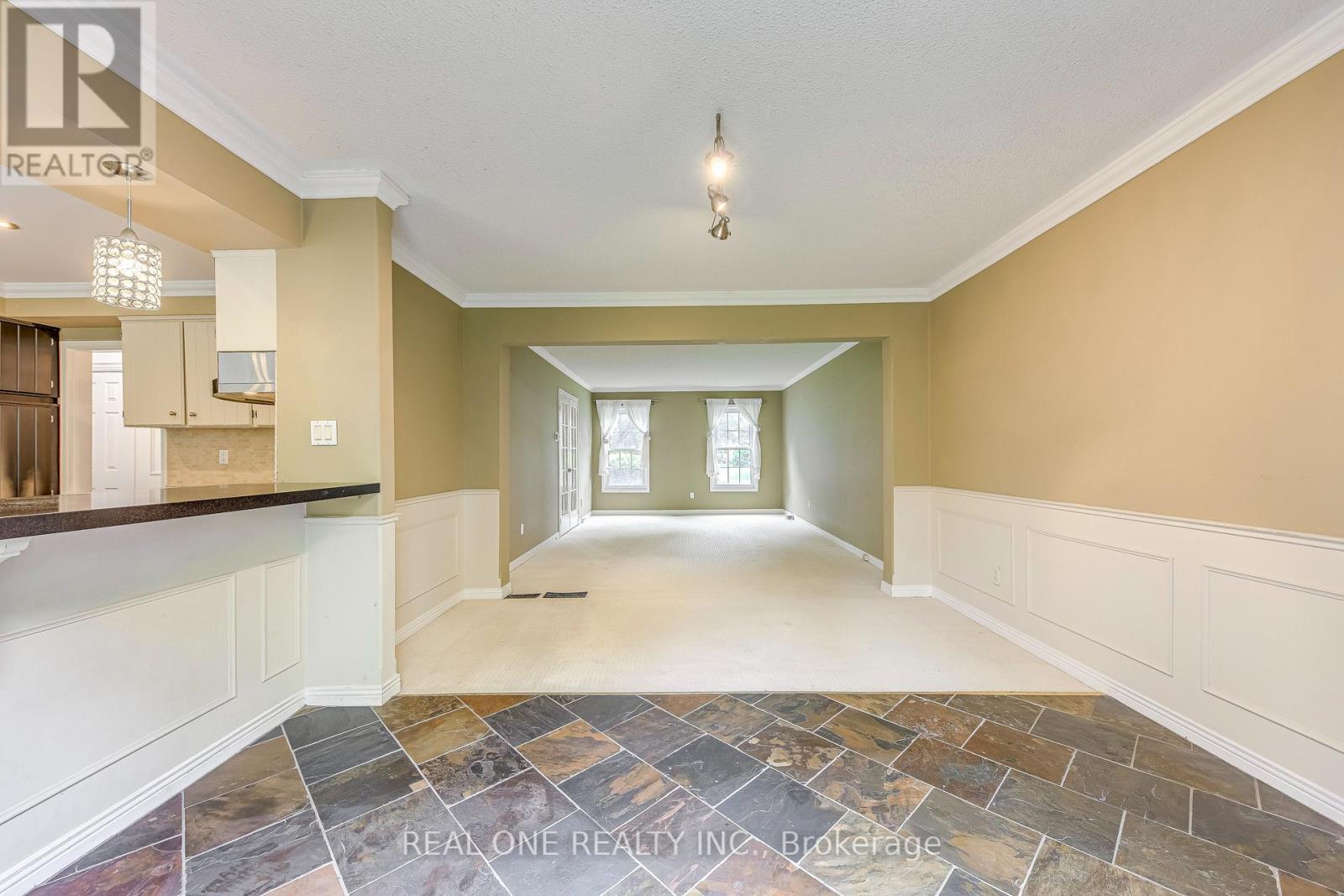 1236 Woodview Drive, Oakville, Ontario  L6M 2M4 - Photo 8 - W13879366