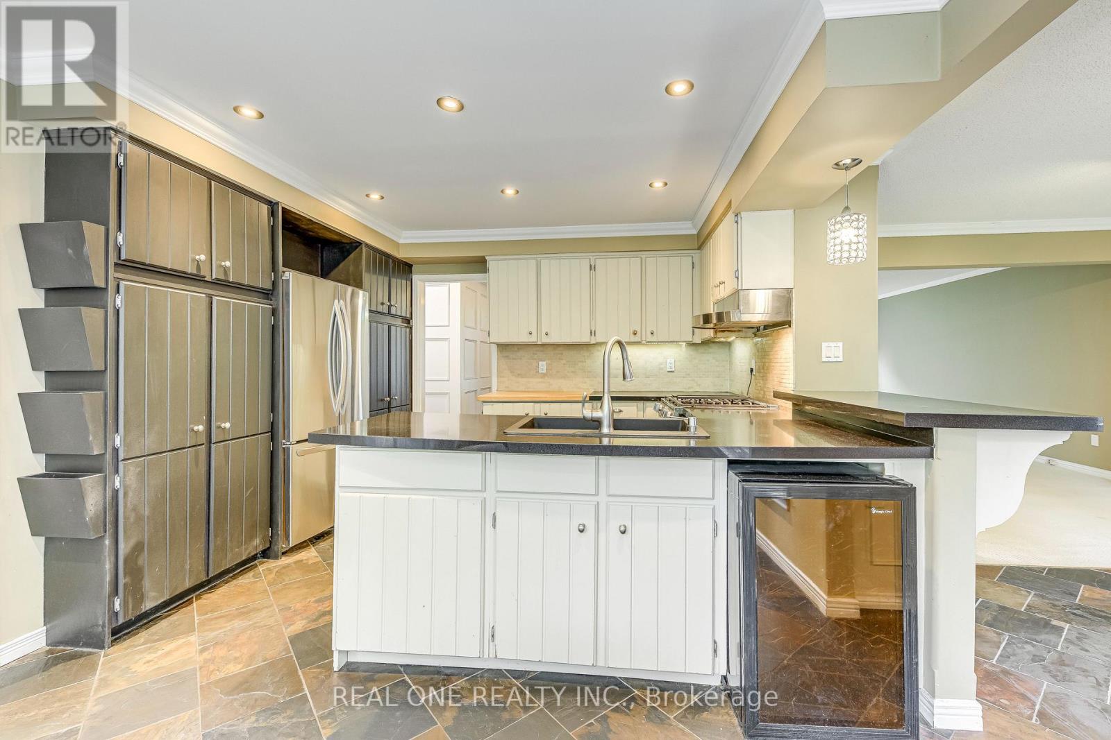 1236 Woodview Drive, Oakville, Ontario  L6M 2M4 - Photo 9 - W13879366