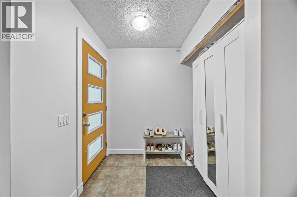 2320 Woodview Drive SW, Calgary, Alberta  T2W 4X6 - Photo 6 - A2345576