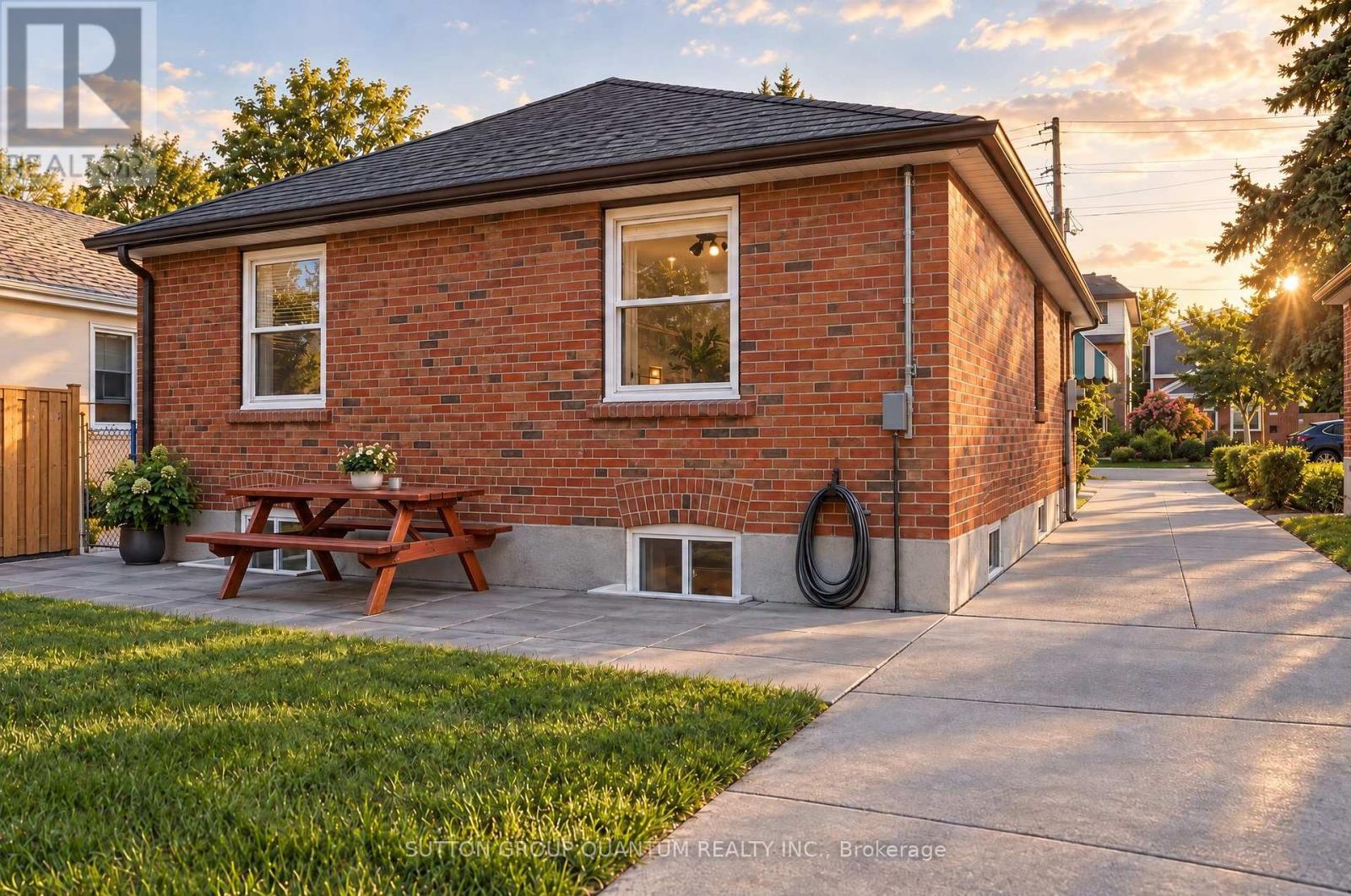 74 Cannon Road, Toronto, Ontario  M8Y 1S1 - Photo 10 - W13879430