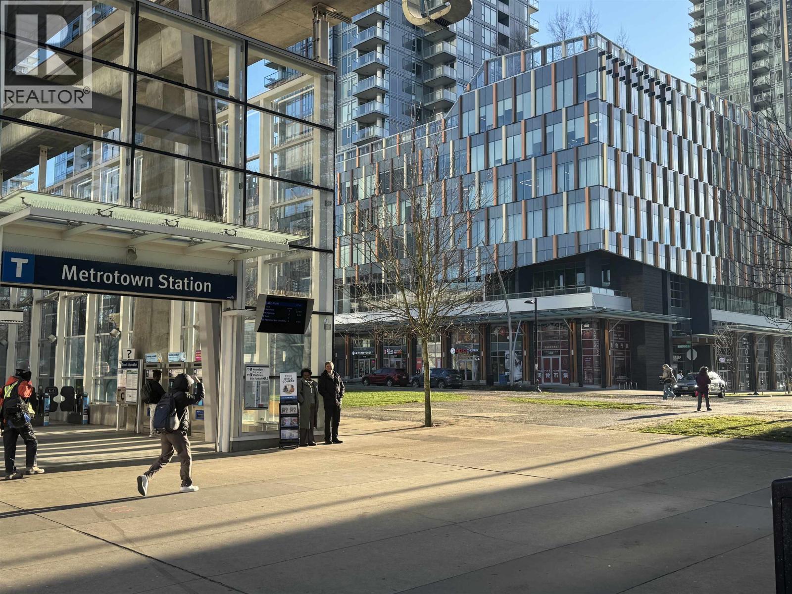 413 6378 SILVER AVENUE, Burnaby, British Columbia