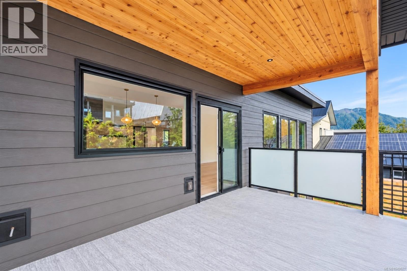535 Gibson St, Tofino, British Columbia  V0R 2Z0 - Photo 11 - 1049621