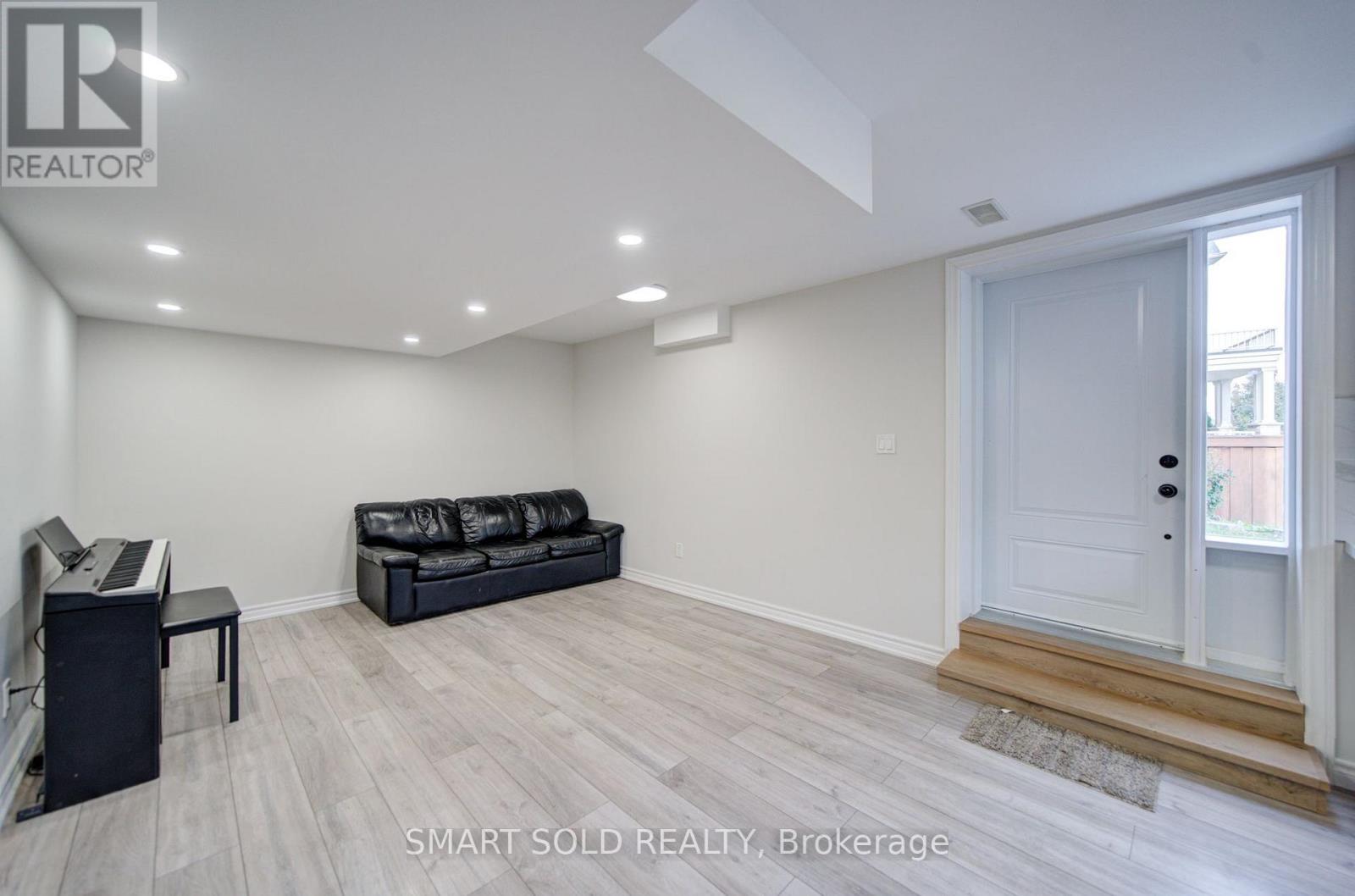 982 Wilbur Pipher Circle, Newmarket, Ontario  L3X 0B8 - Photo 33 - N13879472