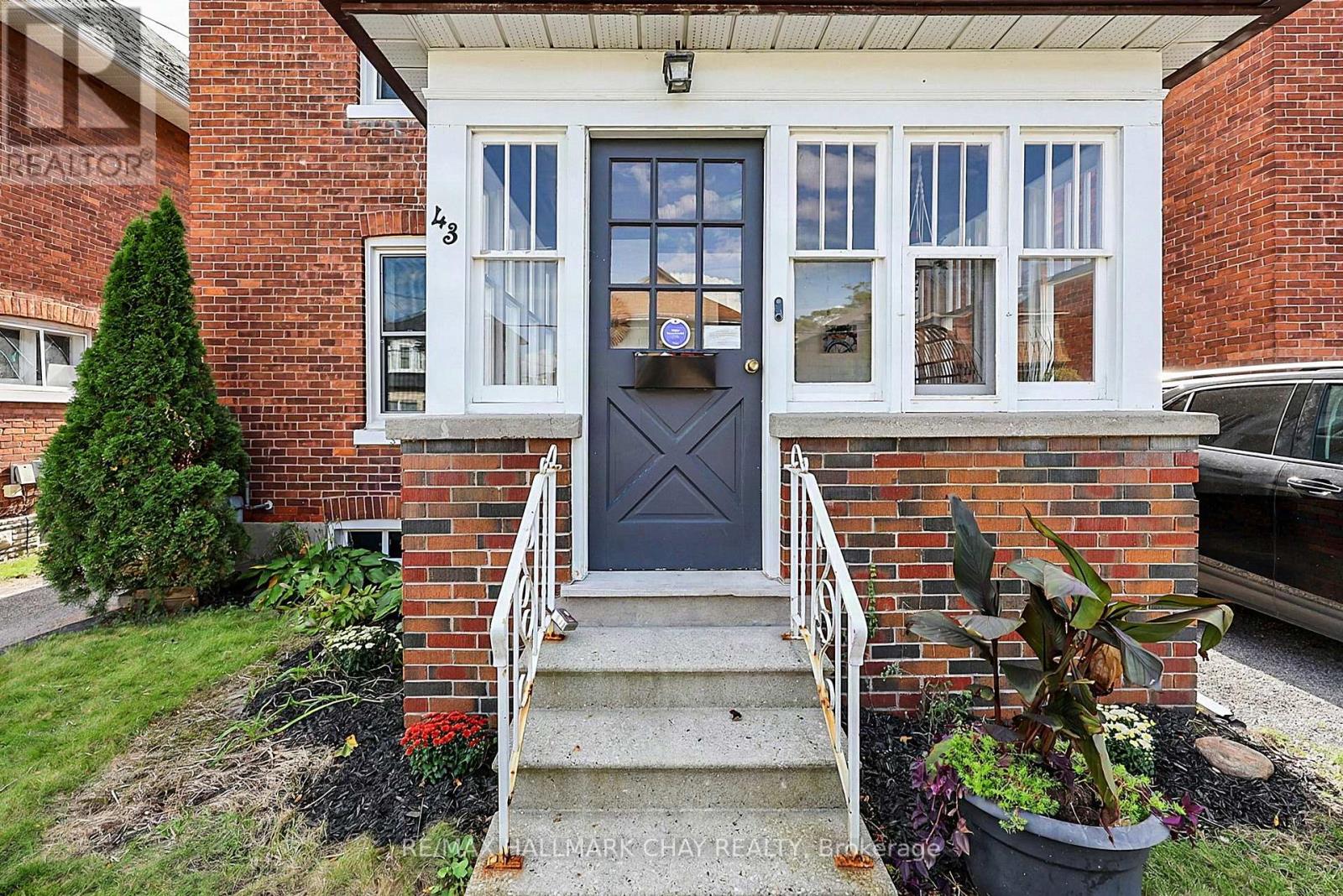 43 Brock Street, Barrie, Ontario  L4N 2L8 - Photo 3 - S13879468