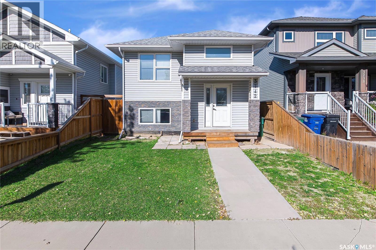 3742 33rd Street W, Saskatoon, Saskatchewan  S7R 0M1 - Photo 1 - SK050779