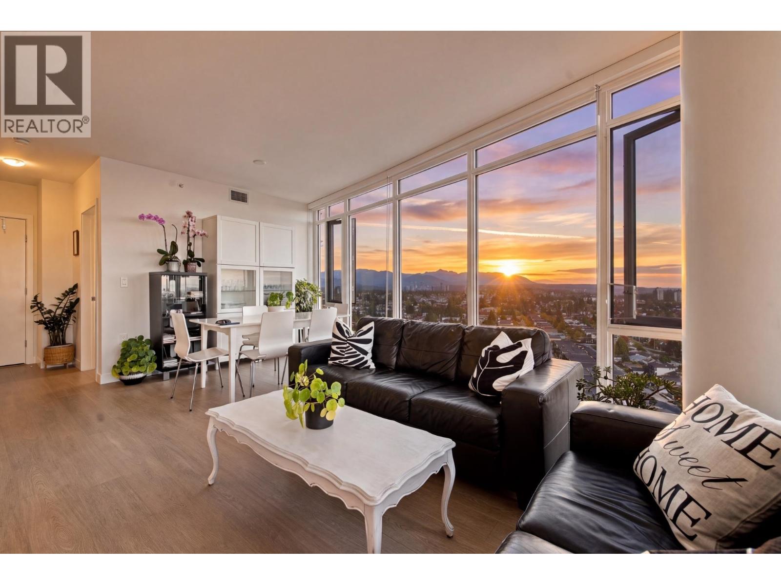 2401 7769 PARK CRESCENT, Burnaby, British Columbia