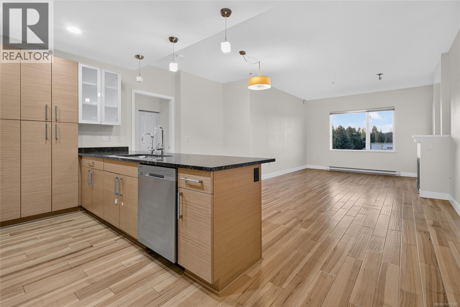 306 4394 West Saanich Rd