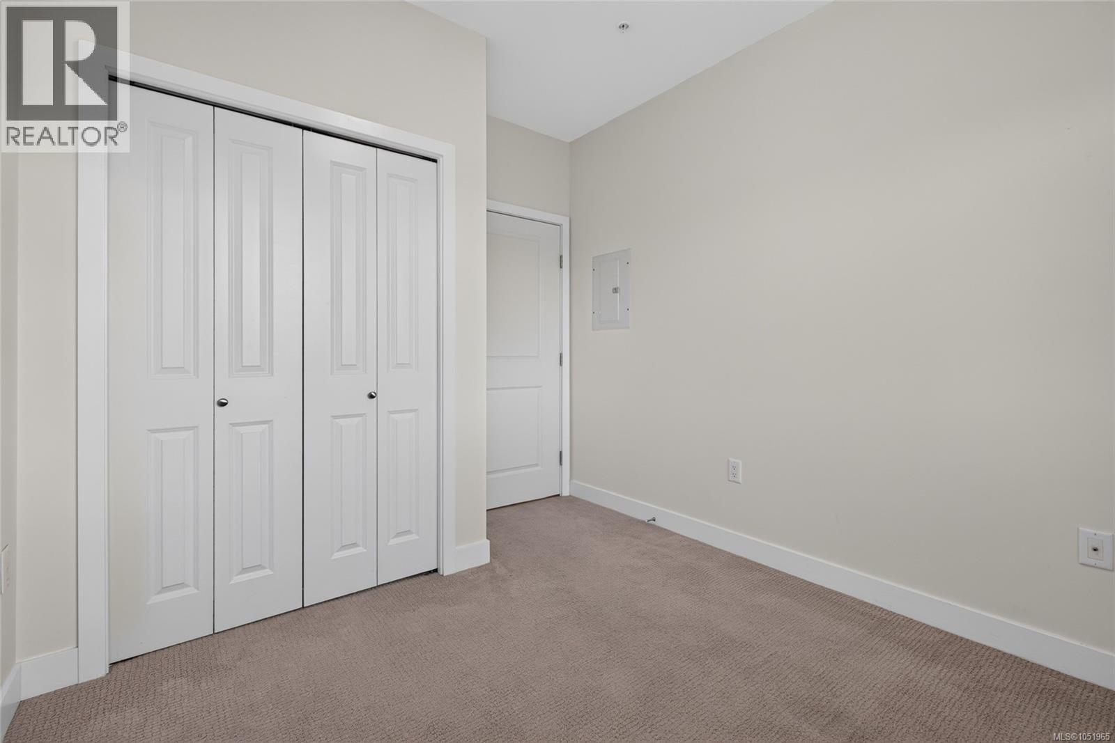 306 4394 West Saanich Rd