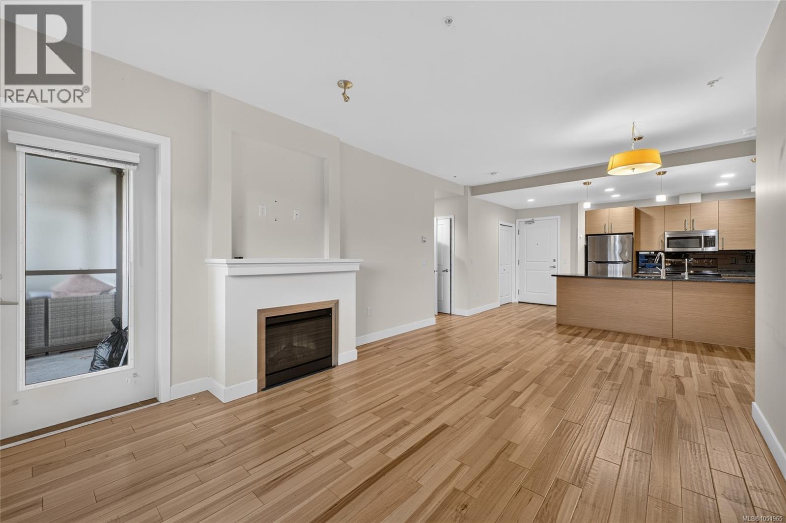 306 4394 West Saanich Rd