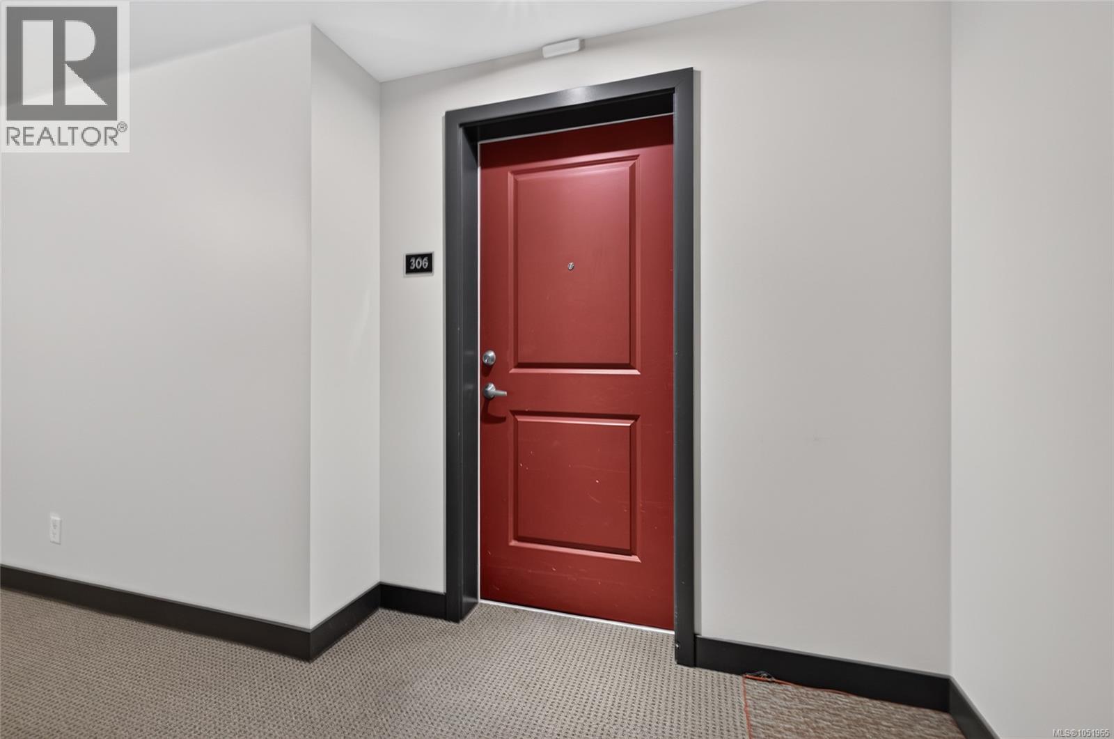 306 4394 West Saanich Rd