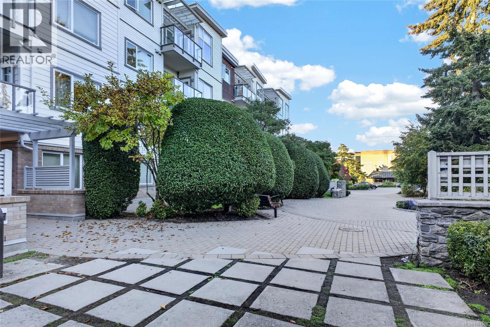 306 4394 West Saanich Rd