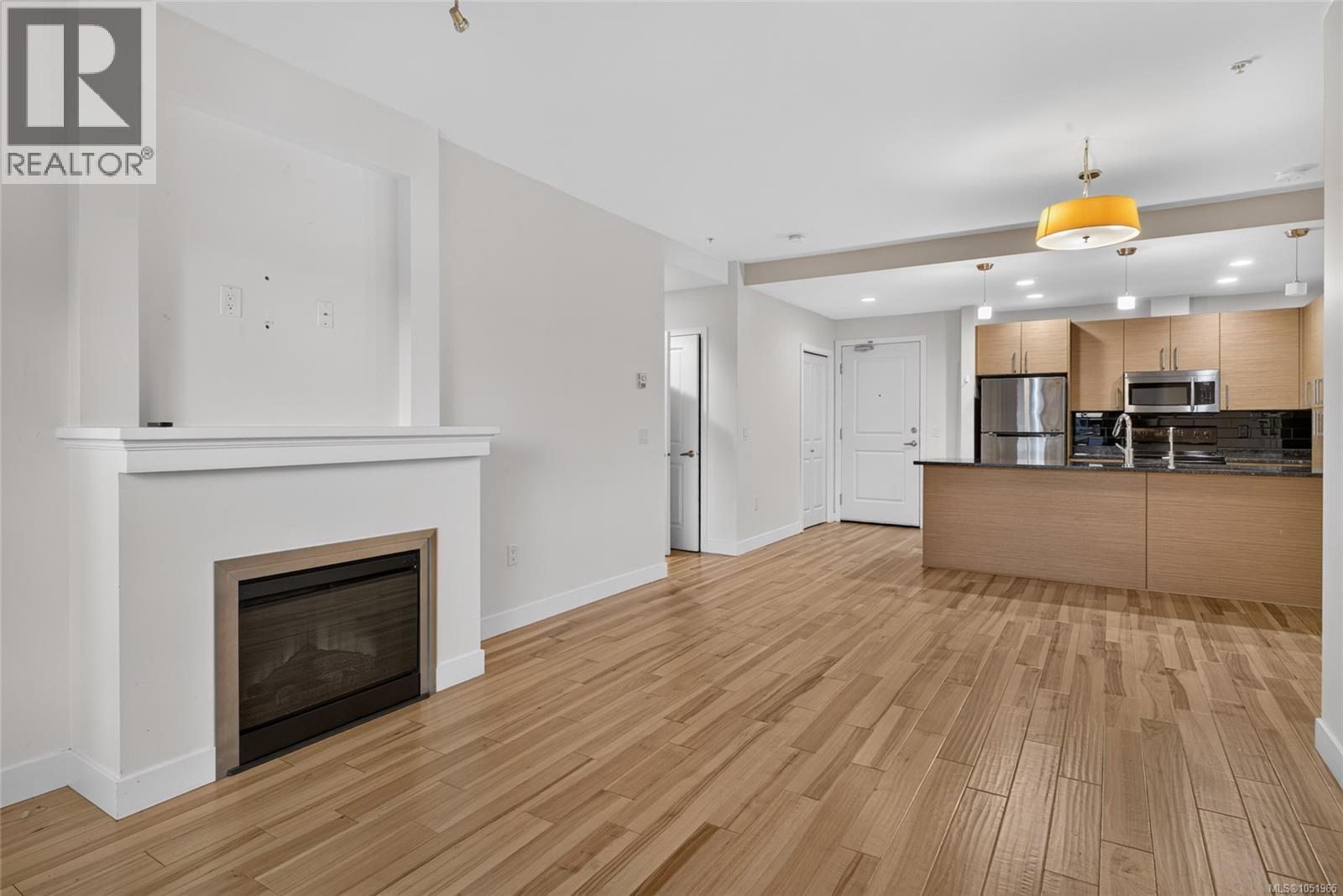 306 4394 West Saanich Rd