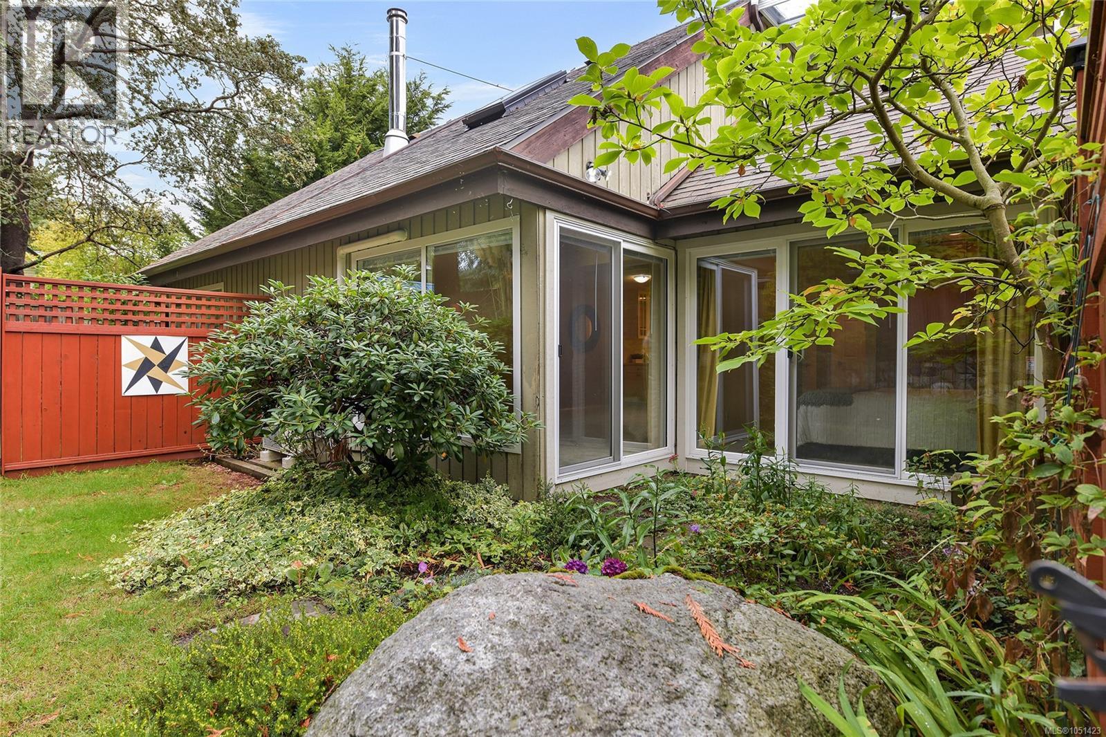 2310 Fernwood Rd