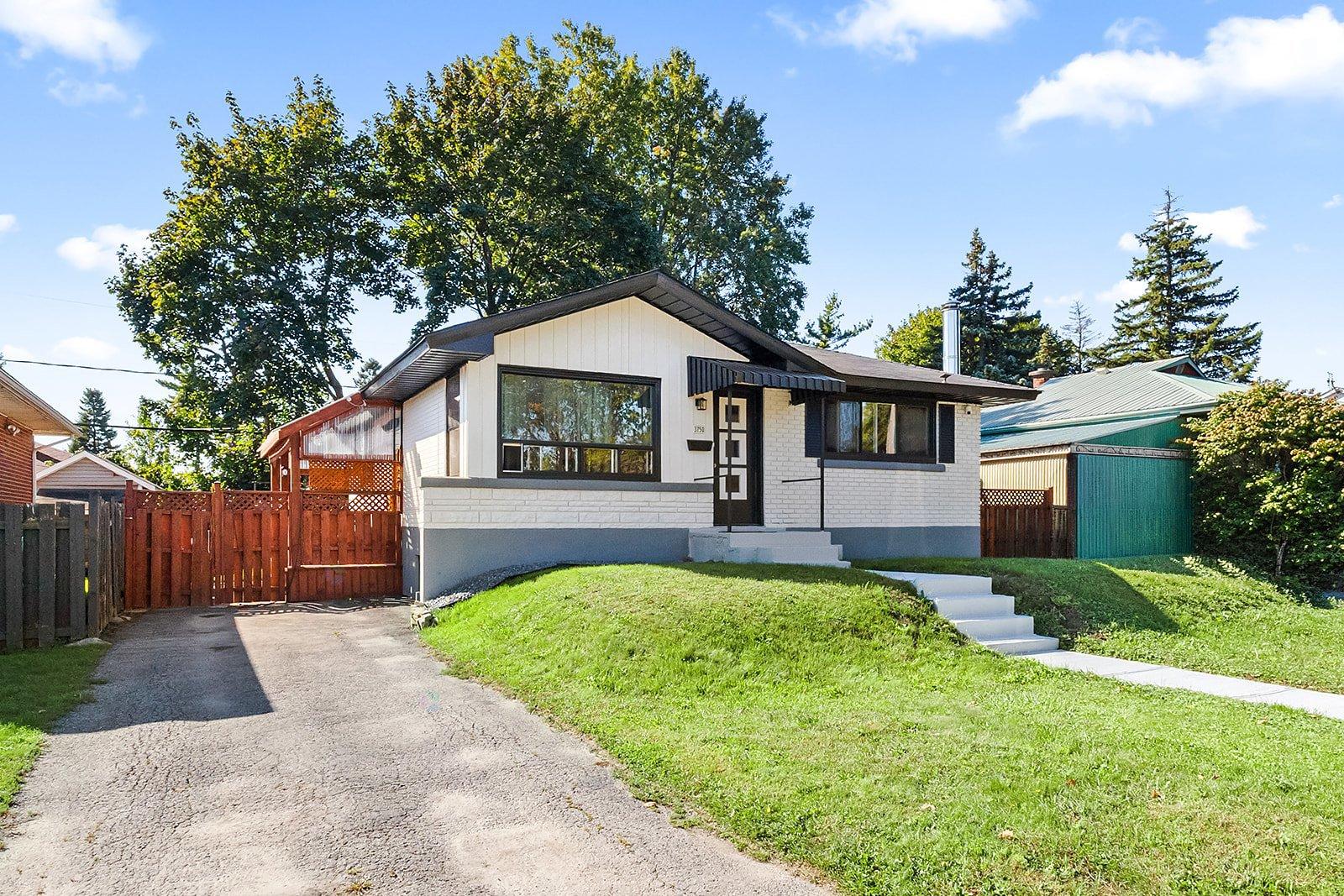 3750 Rue Adolphe-Chapleau Laval (Chomedey) Quebec Canada H7V1W5 2