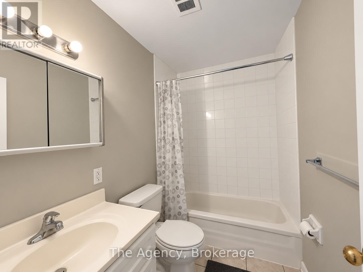 203 - 45 PAISLEY BOULEVARD W
