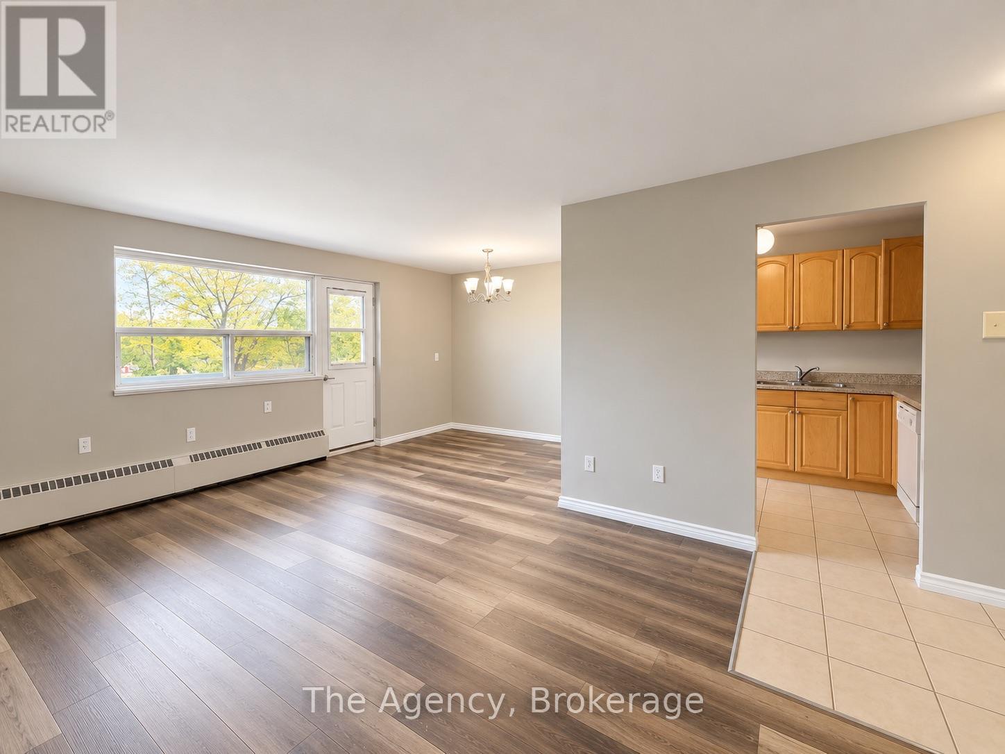 203 - 45 Paisley Boulevard W, Mississauga, Ontario  L5B 1E4 - Photo 7 - W13879588