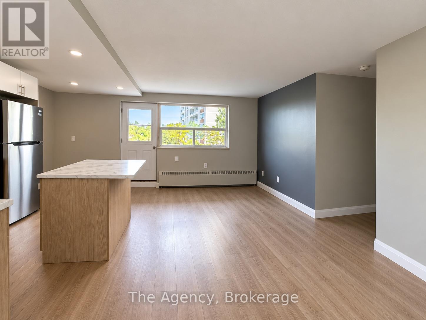 305 - 45 Paisley Boulevard W, Mississauga, Ontario  L5B 1E4 - Photo 6 - W13879592