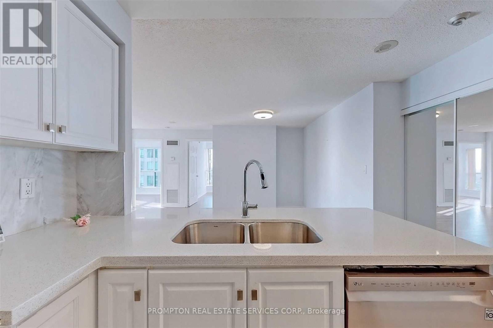 2205 - 7 Lorraine Drive, Toronto, Ontario  M2N 7H2 - Photo 3 - C13879512