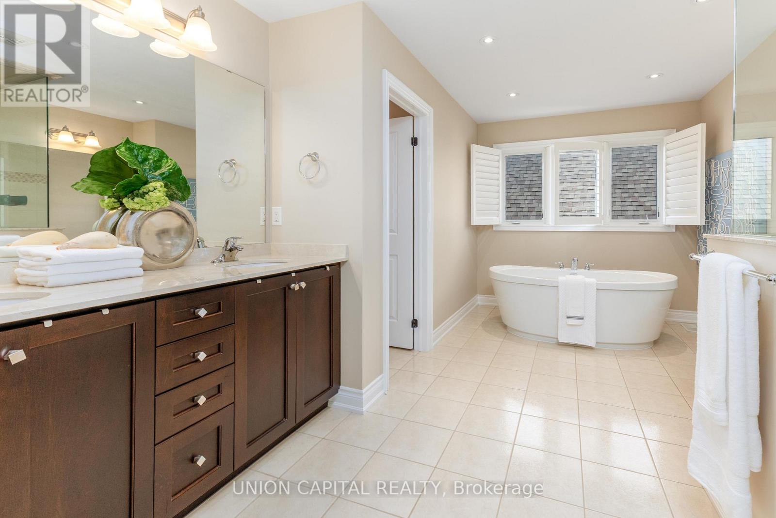 24 Royal West Road, Markham, Ontario  L6C 0L5 - Photo 25 - N13879488