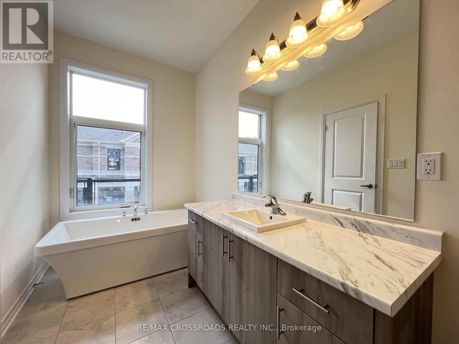 11421 Leslie Street, Richmond Hill, Ontario  L4S 0N7 - Photo 8 - N13879502