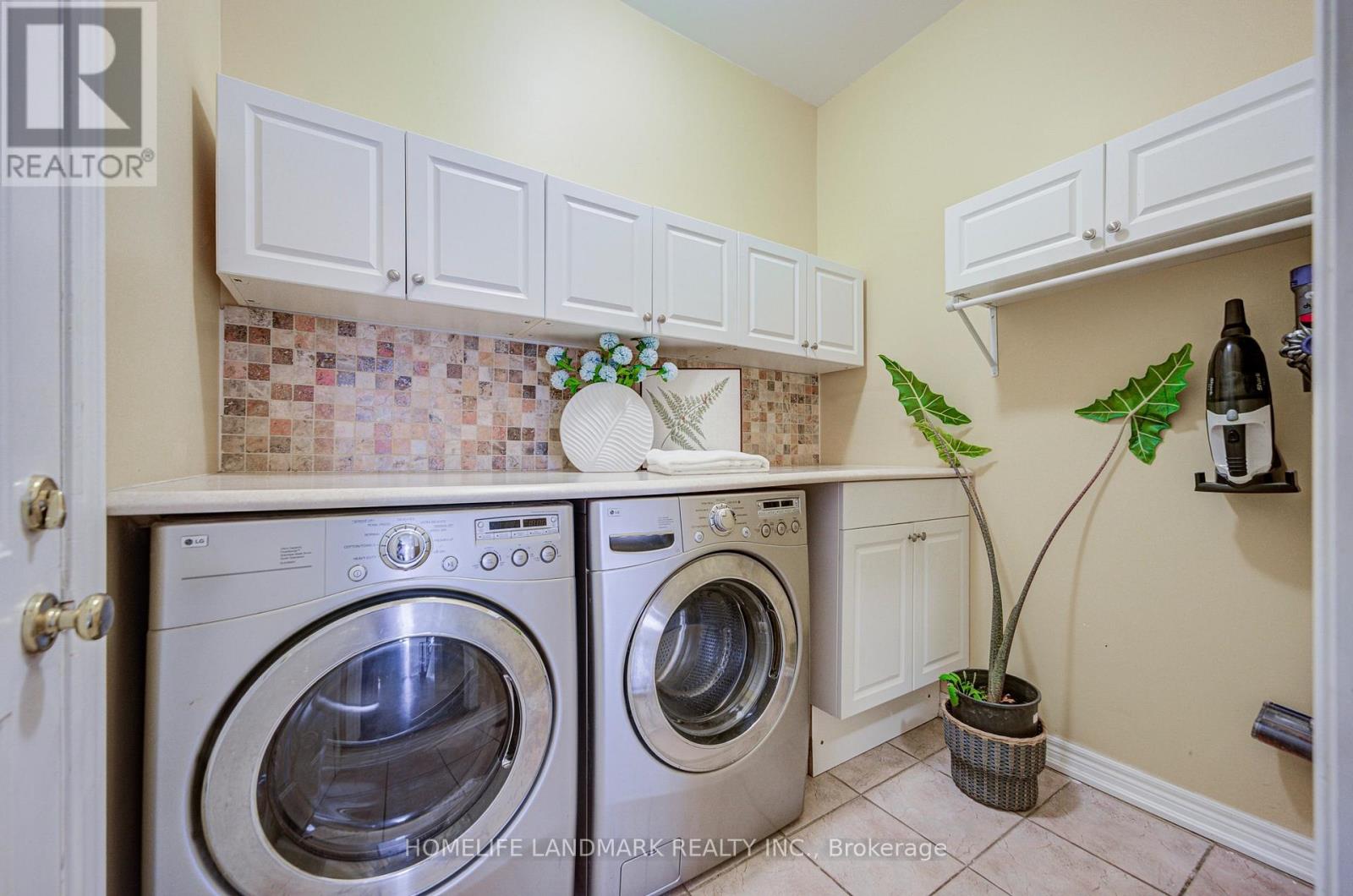 2 Kingshill Road, Richmond Hill, Ontario  L4E 4B1 - Photo 10 - N13879508