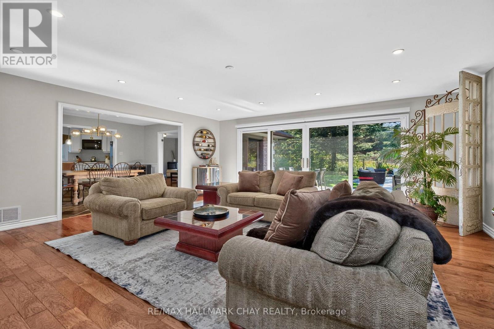 98 IDLEWOOD DRIVE, Springwater, Ontario