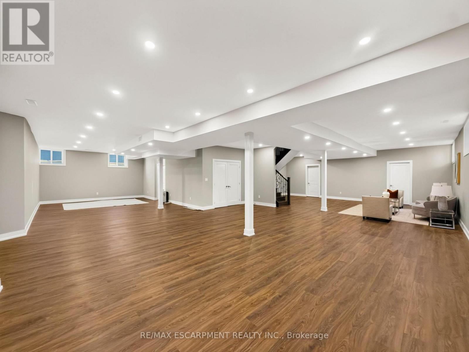 389 Belvenia Road, Burlington, Ontario  L7L 2G7 - Photo 35 - W13879498