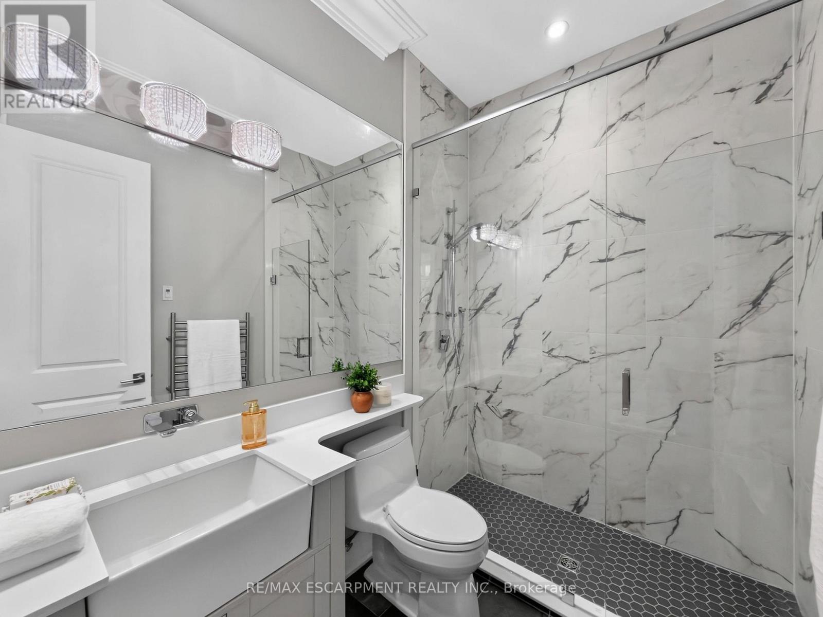 389 Belvenia Road, Burlington, Ontario  L7L 2G7 - Photo 4 - W13879498