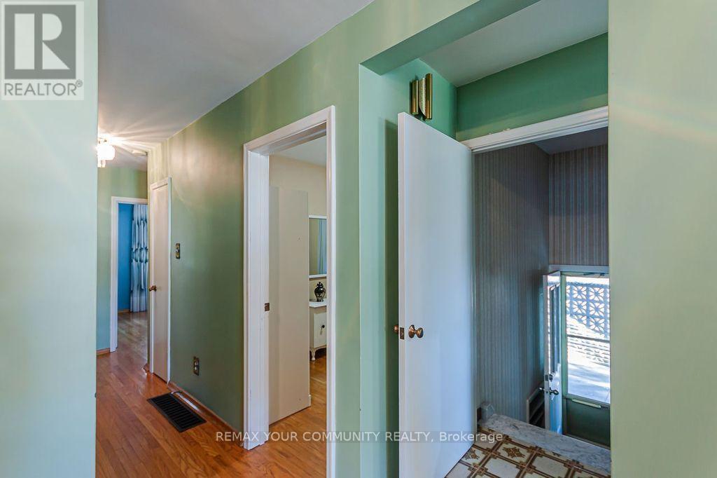15 Valencia Crescent, Toronto, Ontario  M6L 1M3 - Photo 20 - W13879568