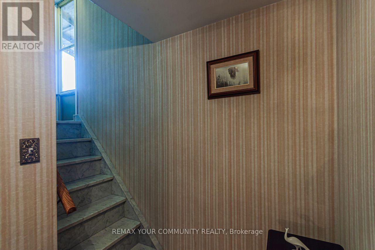15 Valencia Crescent, Toronto, Ontario  M6L 1M3 - Photo 21 - W13879568