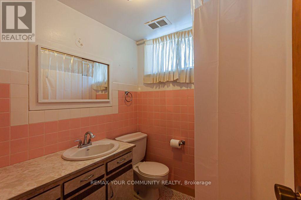 15 Valencia Crescent, Toronto, Ontario  M6L 1M3 - Photo 29 - W13879568
