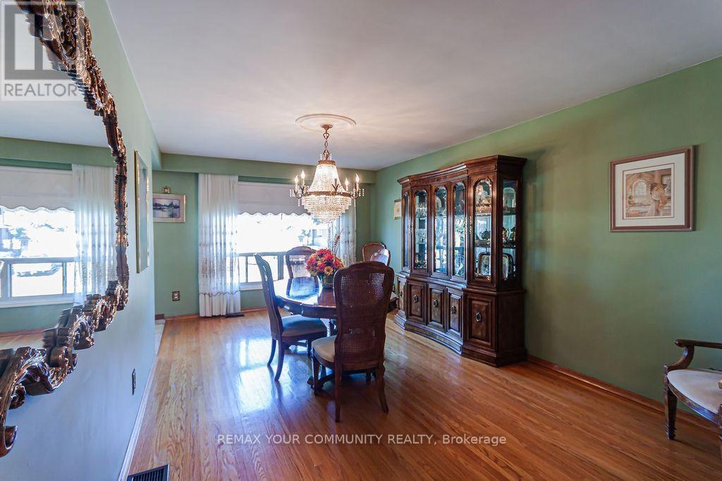 15 Valencia Crescent, Toronto, Ontario  M6L 1M3 - Photo 4 - W13879568