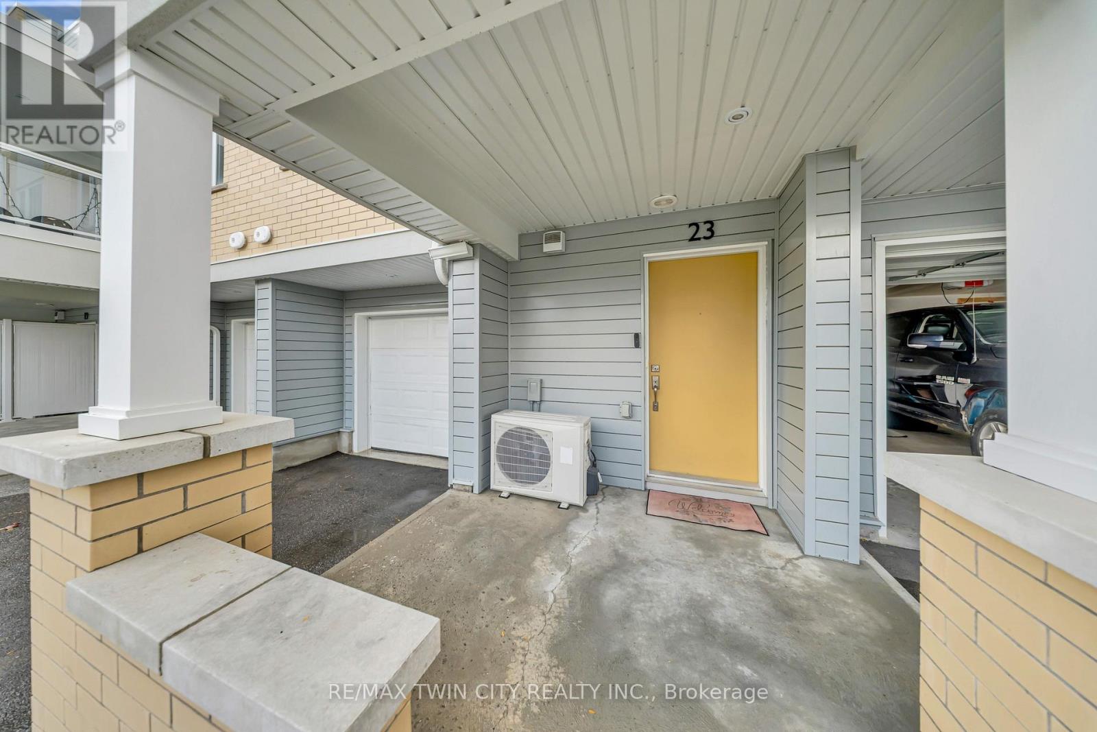 23 Valencia Avenue, Kitchener, Ontario  N2R 0R7 - Photo 3 - X13879510