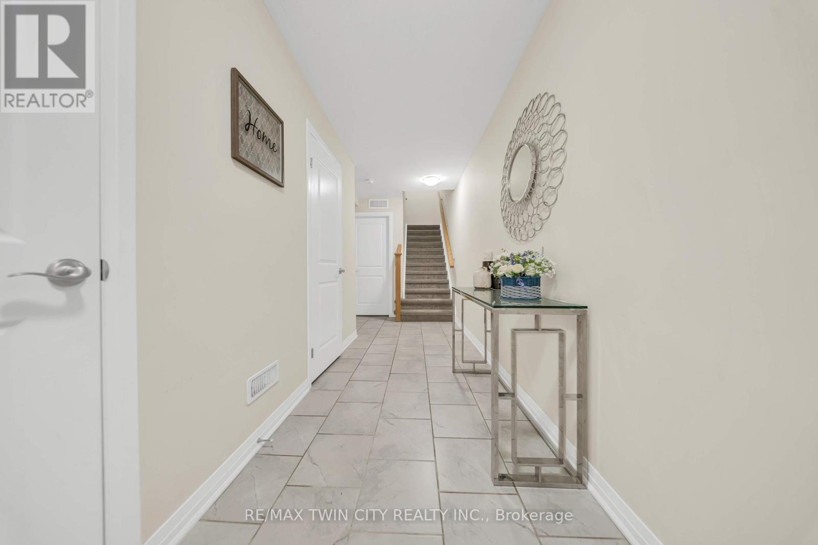 23 Valencia Avenue, Kitchener, Ontario  N2R 0R7 - Photo 4 - X13879510