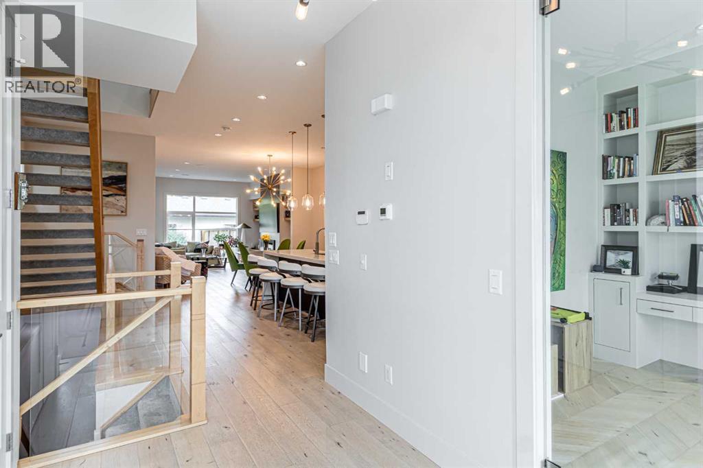 1912 23 Avenue NW, Calgary, Alberta  T2M 1V8 - Photo 4 - A2347507