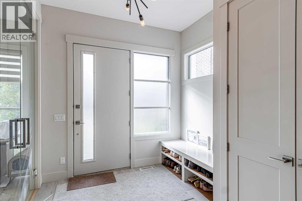 1912 23 Avenue NW, Calgary, Alberta  T2M 1V8 - Photo 3 - A2347507