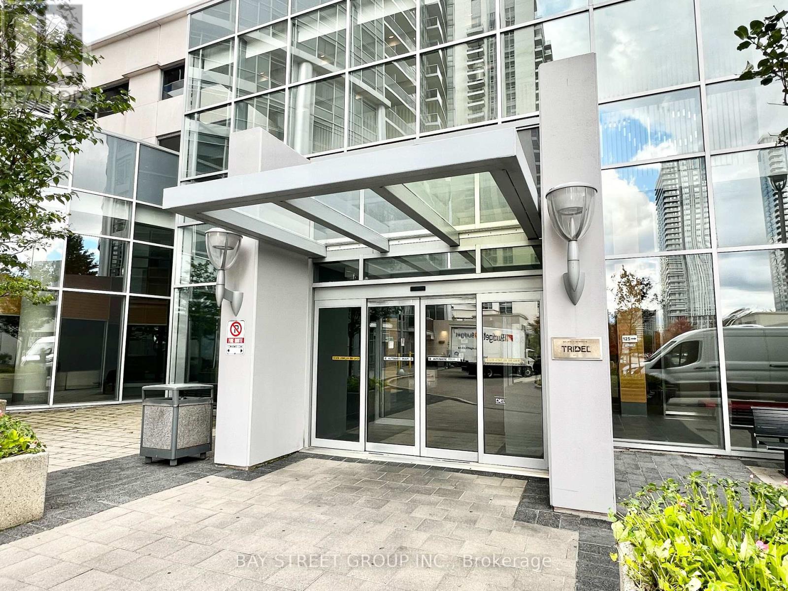 2305 - 125 Village Green Square, Toronto, Ontario  M1S 0G3 - Photo 2 - E13879600