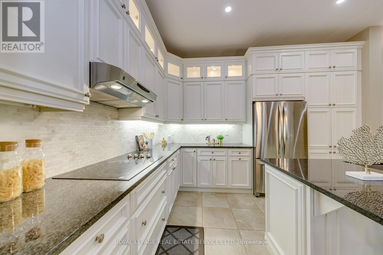 144 North Park Boulevard, Oakville, Ontario  L6M 0W6 - Photo 17 - W13879626