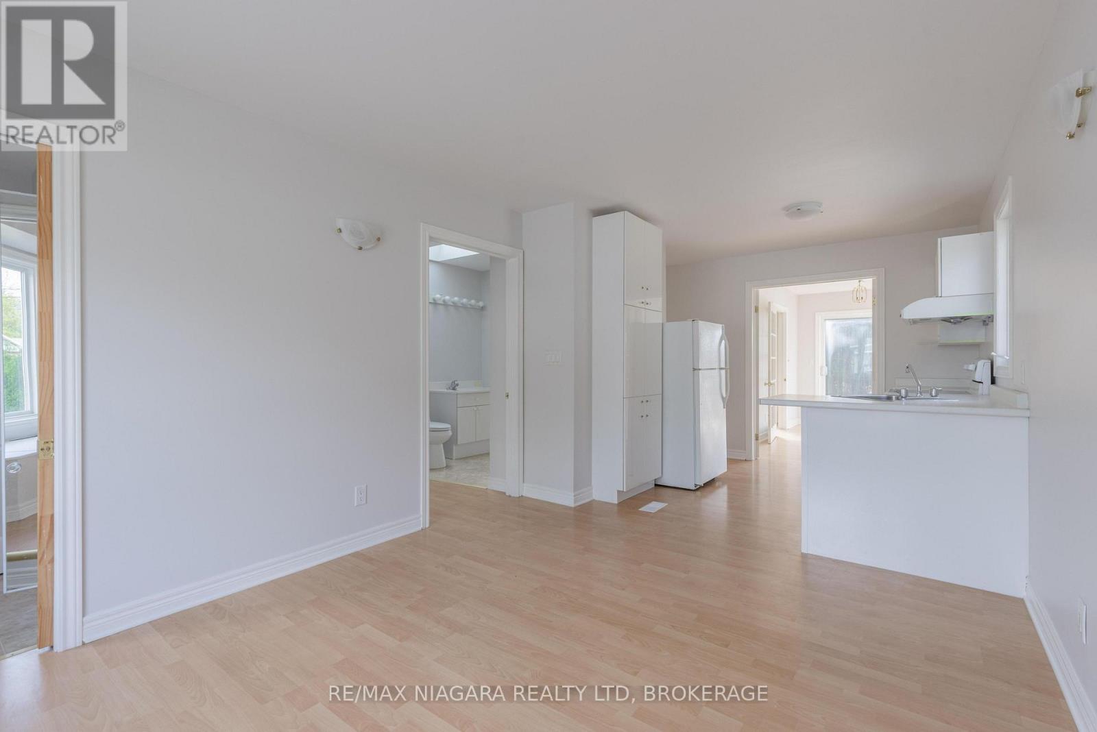 6474 Taylor Street, Niagara Falls, Ontario  L2G 2G1 - Photo 3 - X13879652