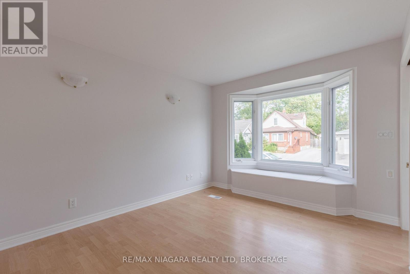 6474 Taylor Street, Niagara Falls, Ontario  L2G 2G1 - Photo 4 - X13879652