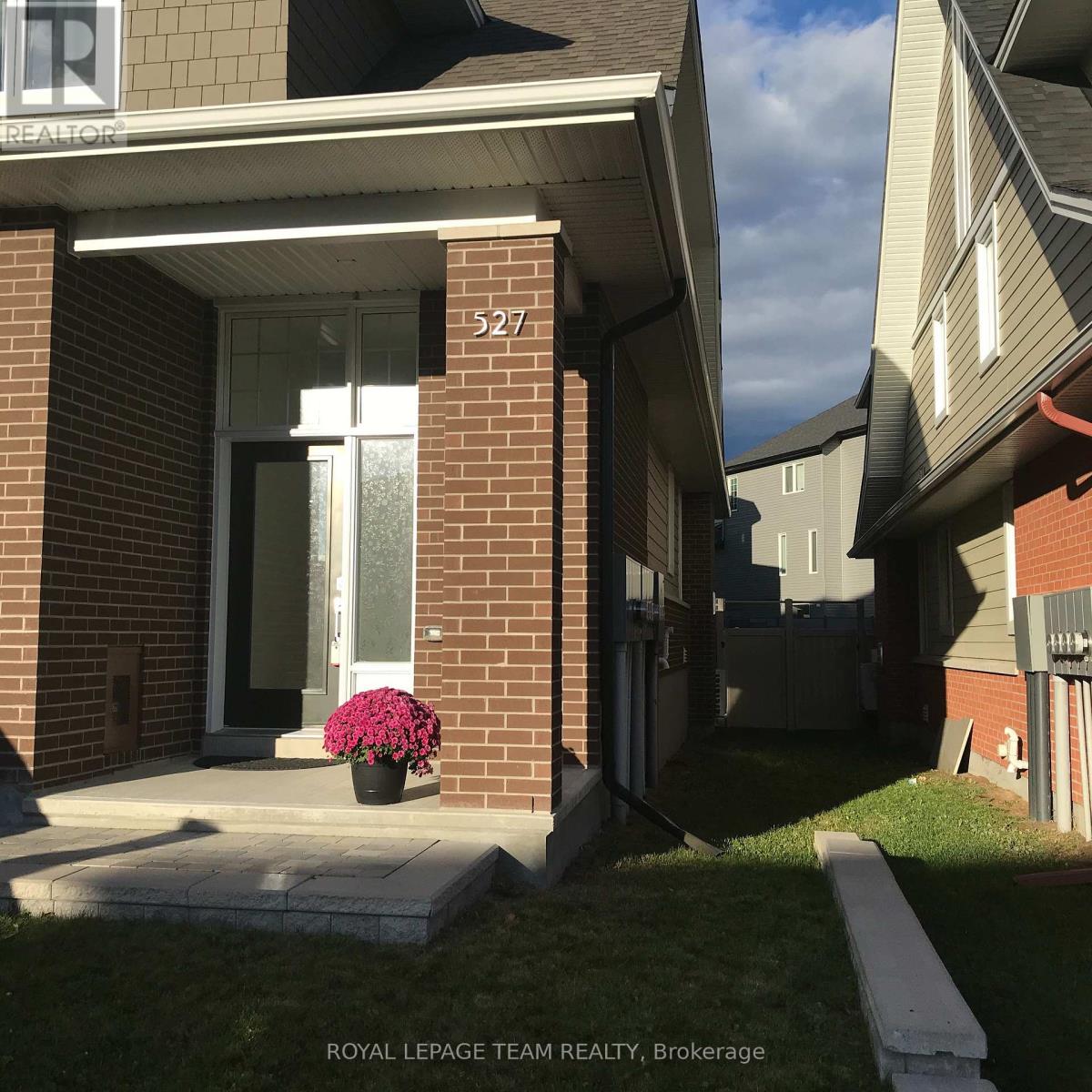 527 Hitzlay Terrace, Ottawa, Ontario  K2T 0S1 - Photo 3 - X13871942