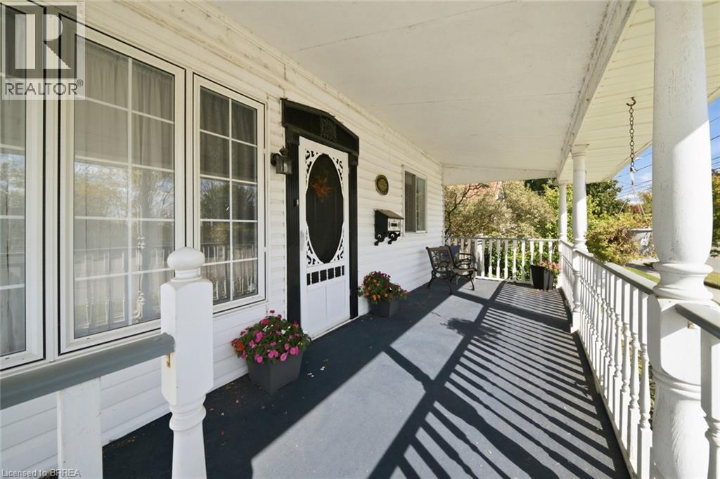986 Colborne Street, Brantford, Ontario  N3S 3T4 - Photo 3 - 40869124