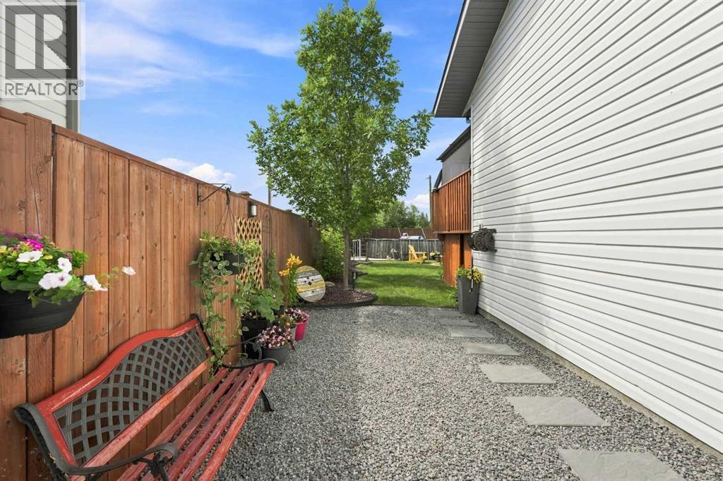 186 Robinson Avenue, Penhold, Alberta  T0M 1R0 - Photo 38 - A2337310