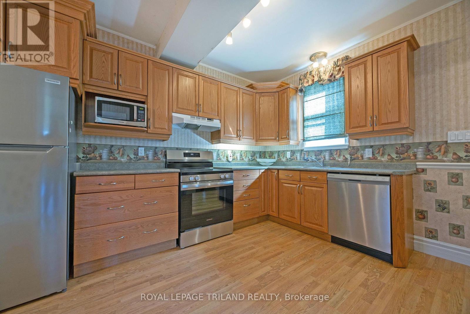 22 Hemlock Street, St. Thomas, Ontario  N5R 1X6 - Photo 12 - X13879764