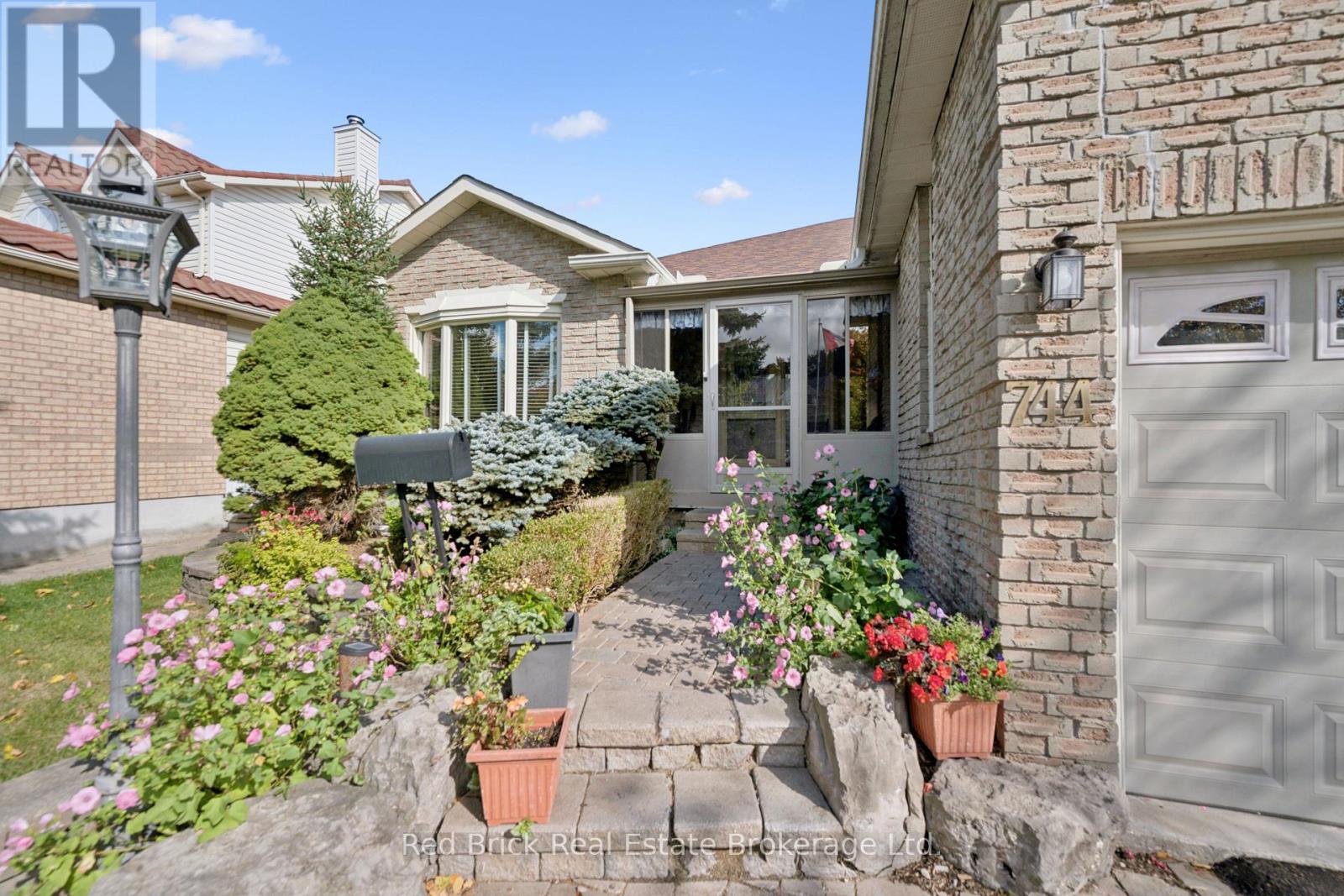 744 Woodhill Drive, Centre Wellington, Ontario  N1M 3N2 - Photo 3 - X13879696